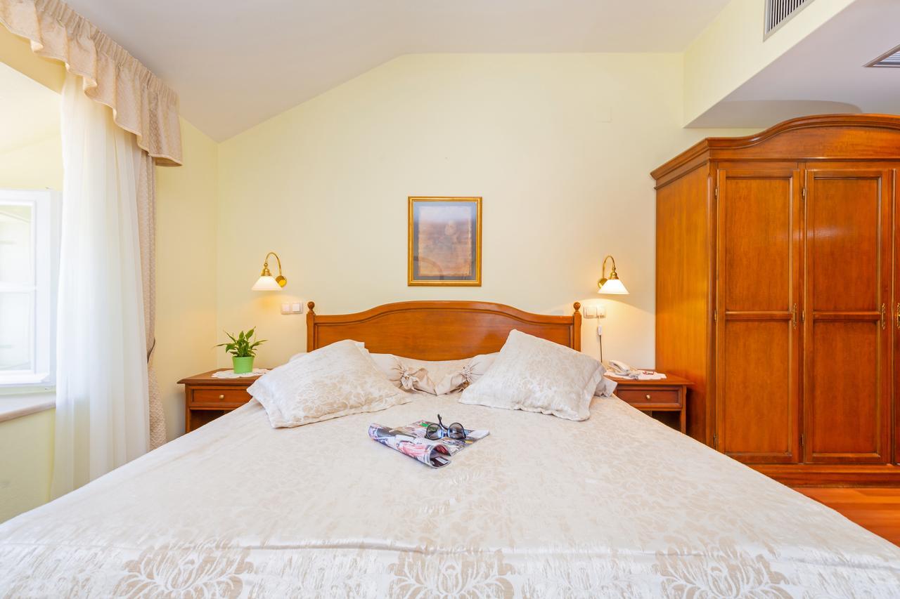 סטון Hotel Ostrea מראה חיצוני תמונה