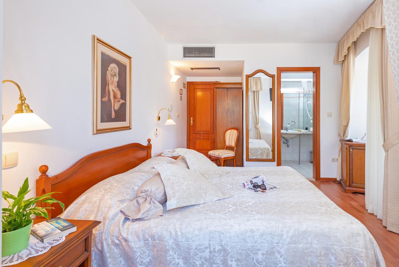 סטון Hotel Ostrea מראה חיצוני תמונה