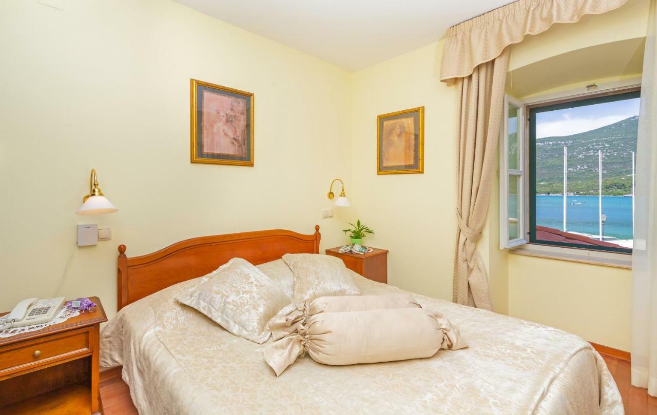 סטון Hotel Ostrea מראה חיצוני תמונה